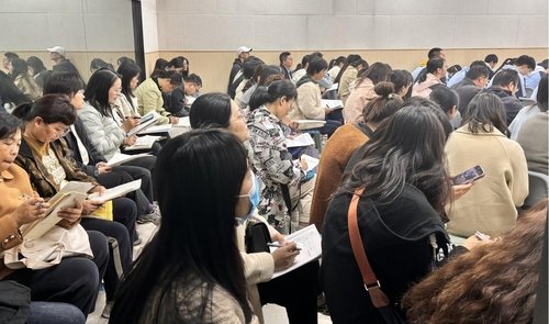 图片1 共同体与会老师专注听课