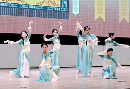 《舞动青春》诠释青春活力